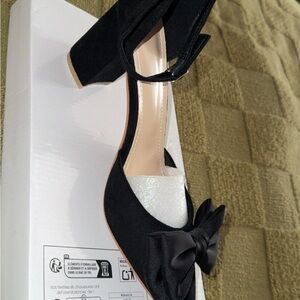 Women’s Black Ankle-Strap Block Heel Pumps with Bow